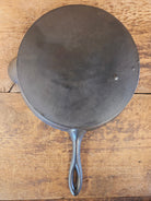 Stunner. Antique gate-marked unknown #10 skillet. Est 1880’s. RIGHT single spout heat ring bottom w/ pointy handle