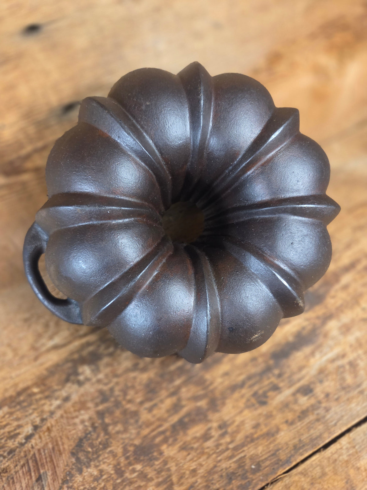 Mid 1900’s Lodge traditional style fluted cake pan - Bakeware