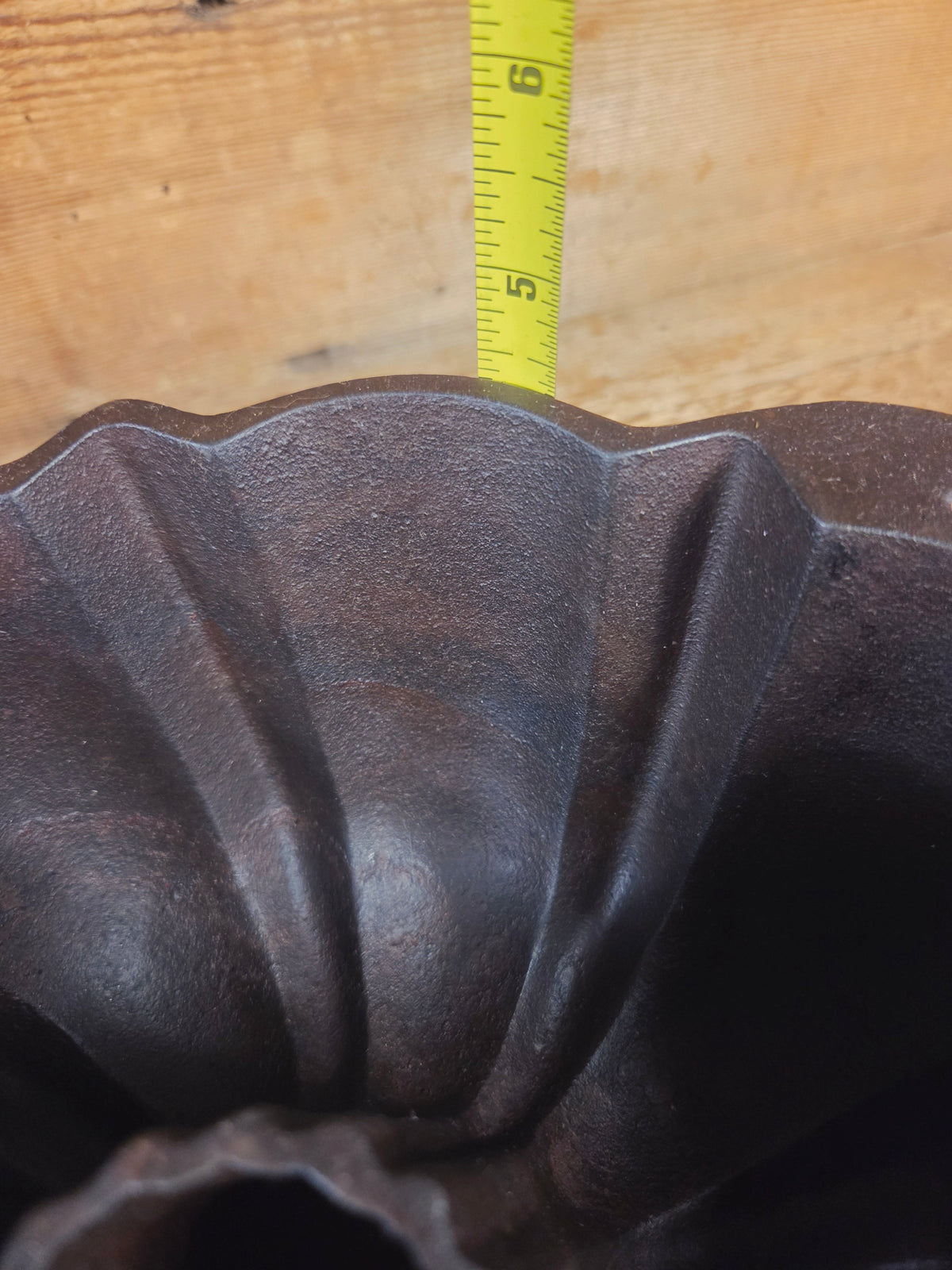 Mid 1900’s Lodge traditional style fluted cake pan - Bakeware