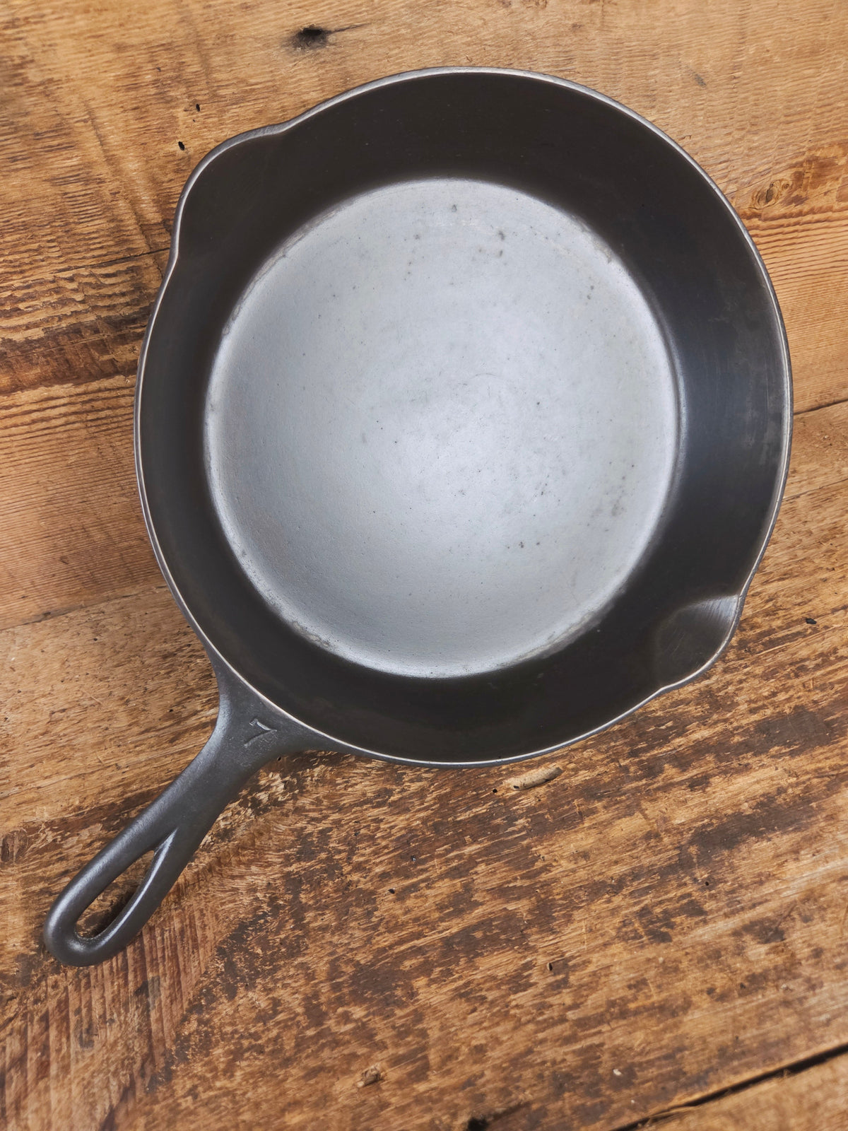 Griswold #7 Skillet with Large Block Logo and Smooth Bottom 701 D - Skillet