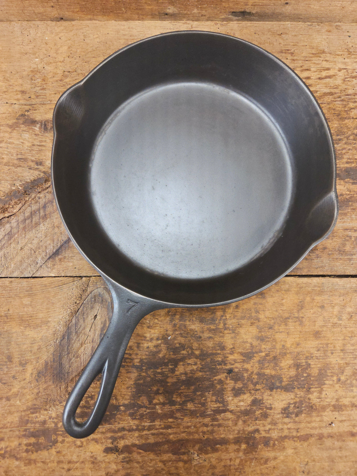 Griswold #7 Skillet with Large Block Logo and Smooth Bottom 701 D - Skillet