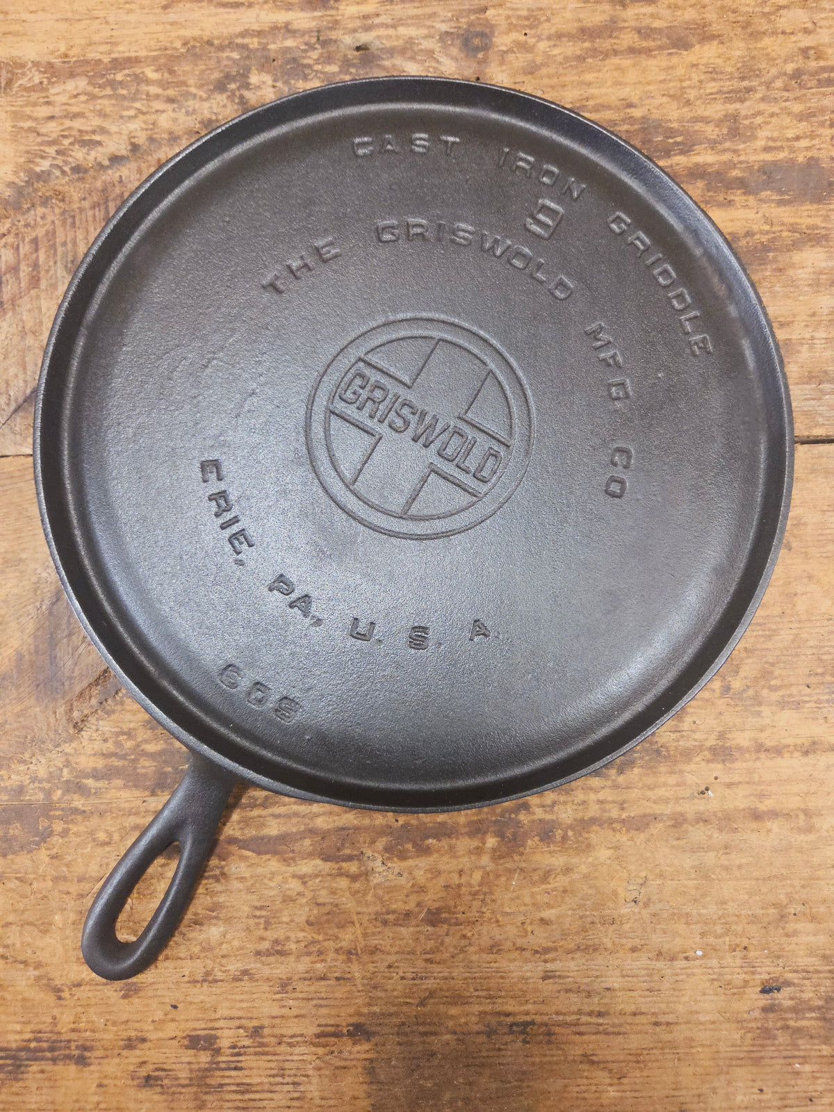 Griswold #9 Round Griddle with Large Block Logo 609. Beautiful swirls!! - Griddle