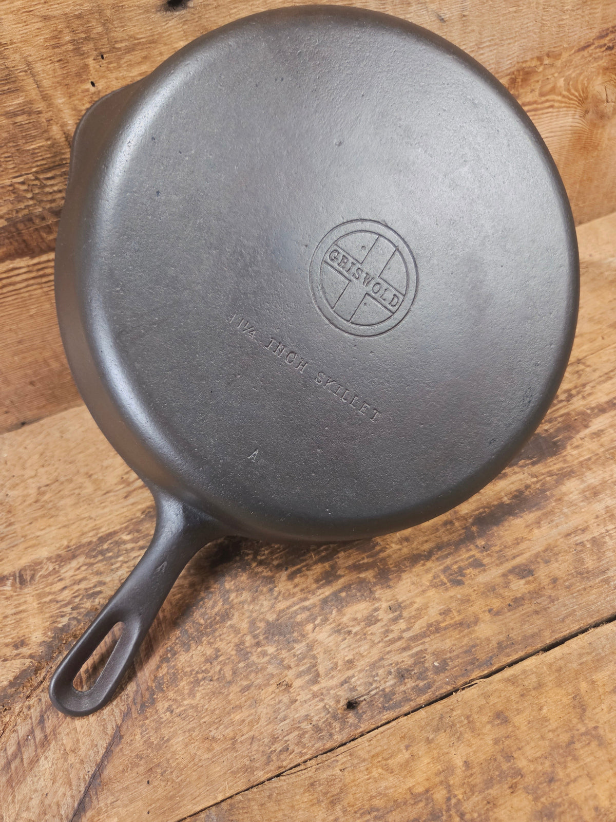 1950’s Wagner made Griswold #9 Skillet with Smooth Bottom. FANTASTIC daily cooker for gas or electric coil only. 11 1/4