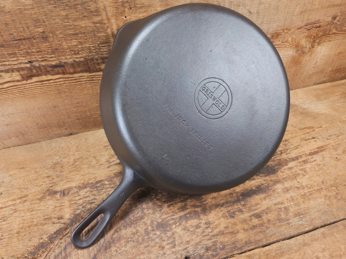 1950’s Wagner made Griswold #9 Skillet with Smooth Bottom. FANTASTIC daily cooker for gas or electric coil only. 11 1/4