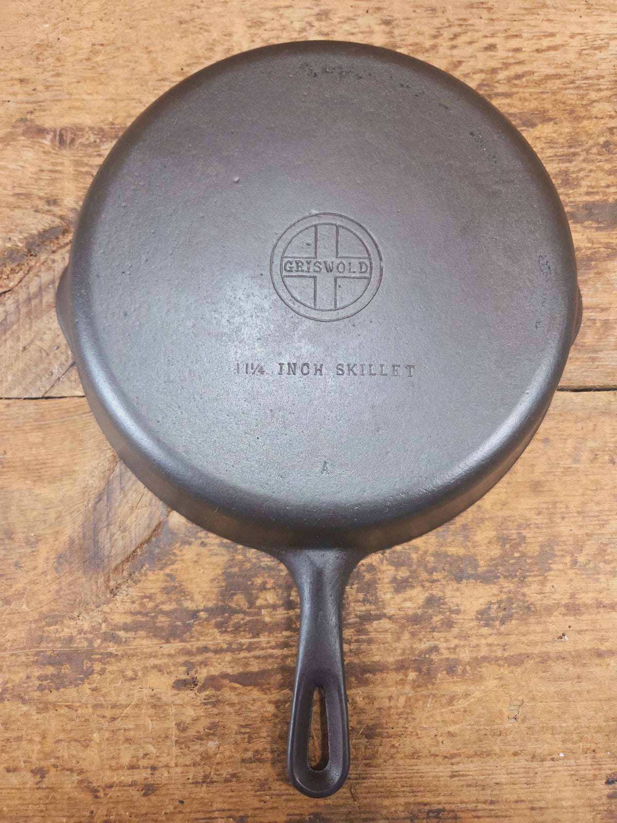 1950’s Wagner made Griswold #9 Skillet with Smooth Bottom. FANTASTIC daily cooker for gas or electric coil only. 11 1/4