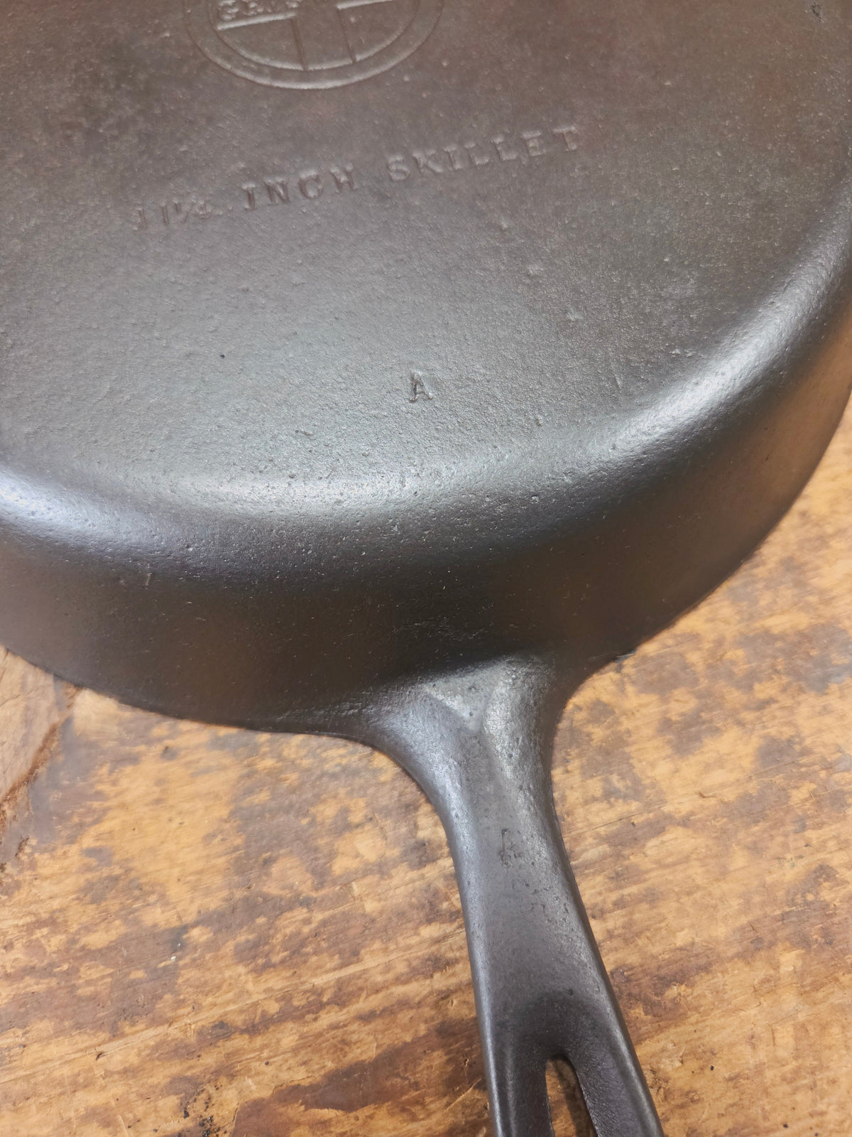 1950’s Wagner made Griswold #9 Skillet with Smooth Bottom. FANTASTIC daily cooker for gas or electric coil only. 11 1/4