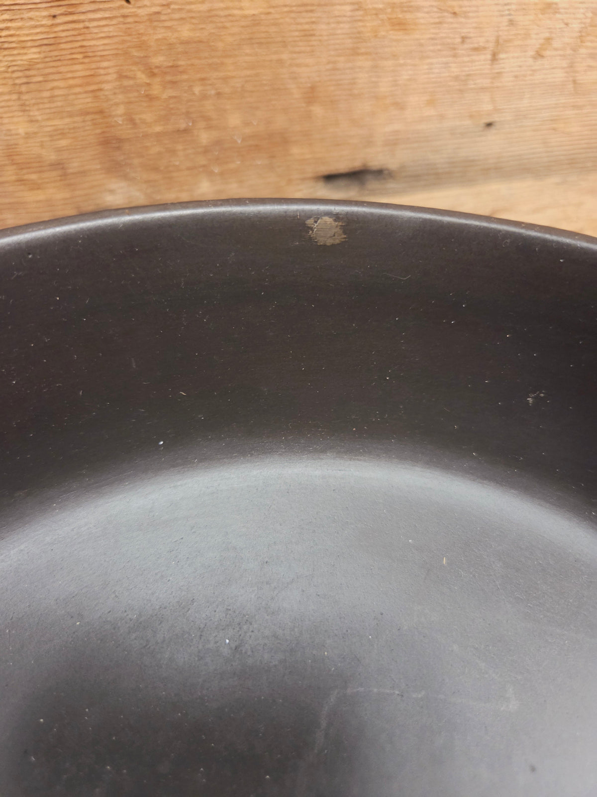 1950’s Wagner made Griswold #9 Skillet with Smooth Bottom. FANTASTIC daily cooker for gas or electric coil only. 11 1/4