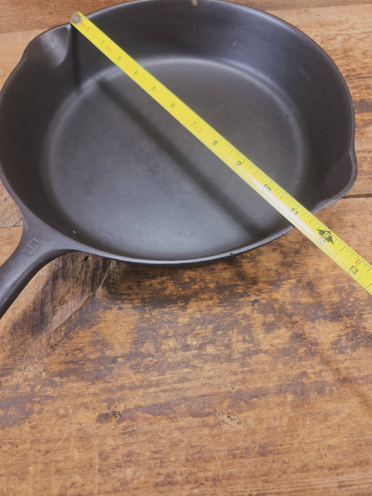 1950’s Wagner made Griswold #9 Skillet with Smooth Bottom. FANTASTIC daily cooker for gas or electric coil only. 11 1/4