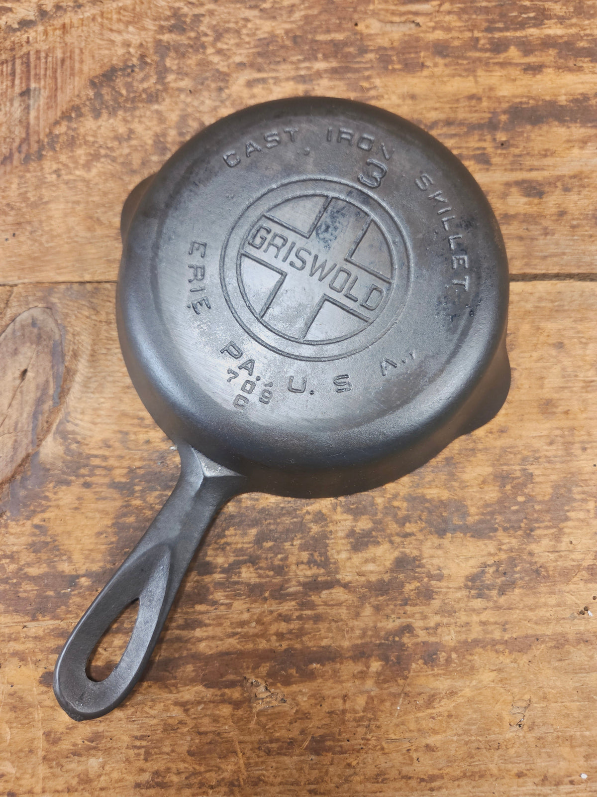Priced to Sell!! Griswold #3 Skillet with Large Block Logo and Smooth Bottom 709 - Skillet
