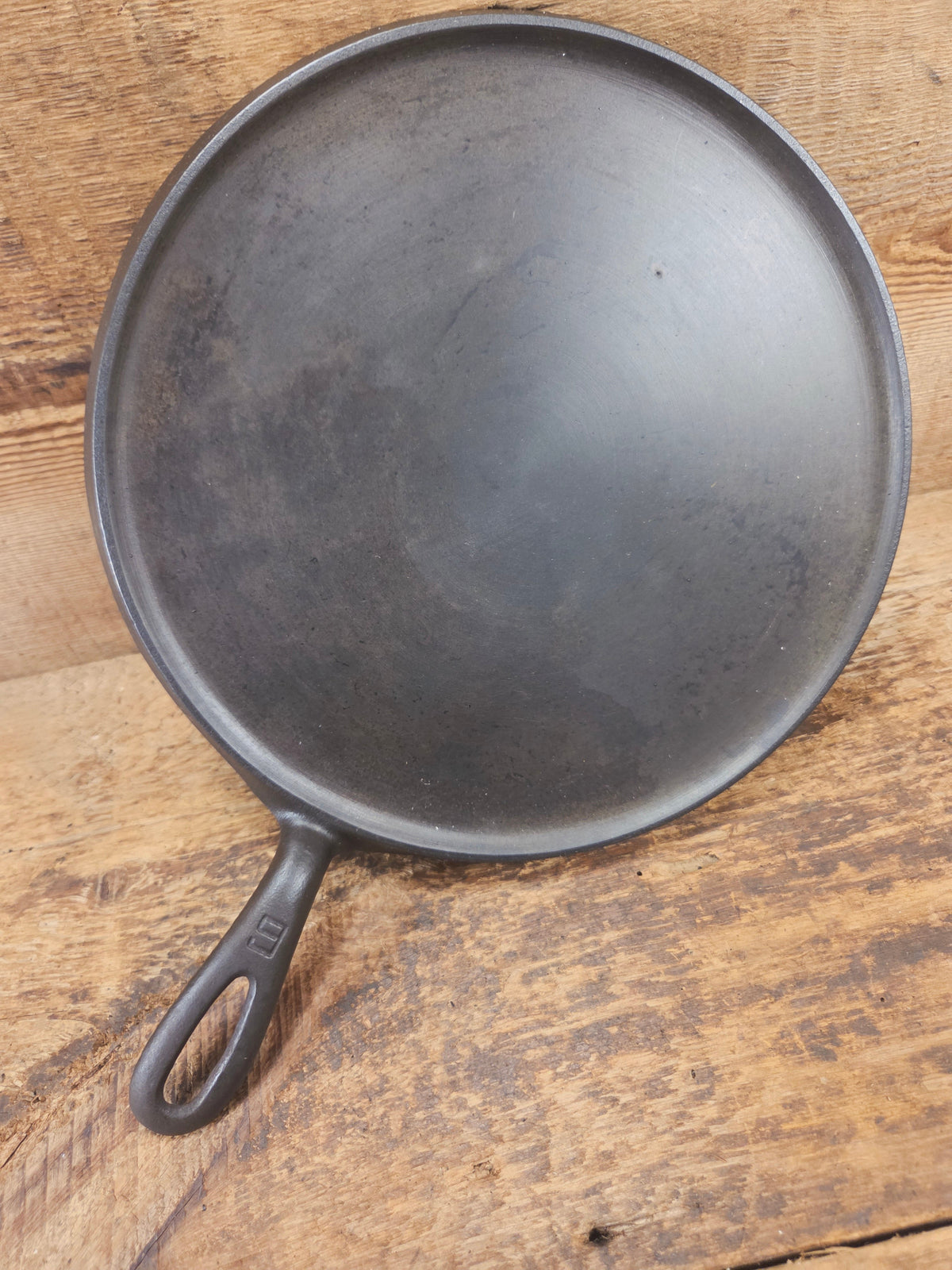 1930’s Griswold #9 Cast Iron Griddle Large Block logo ’Erie PA USA,’609’’. Awesome for pancakes and grilled cheese