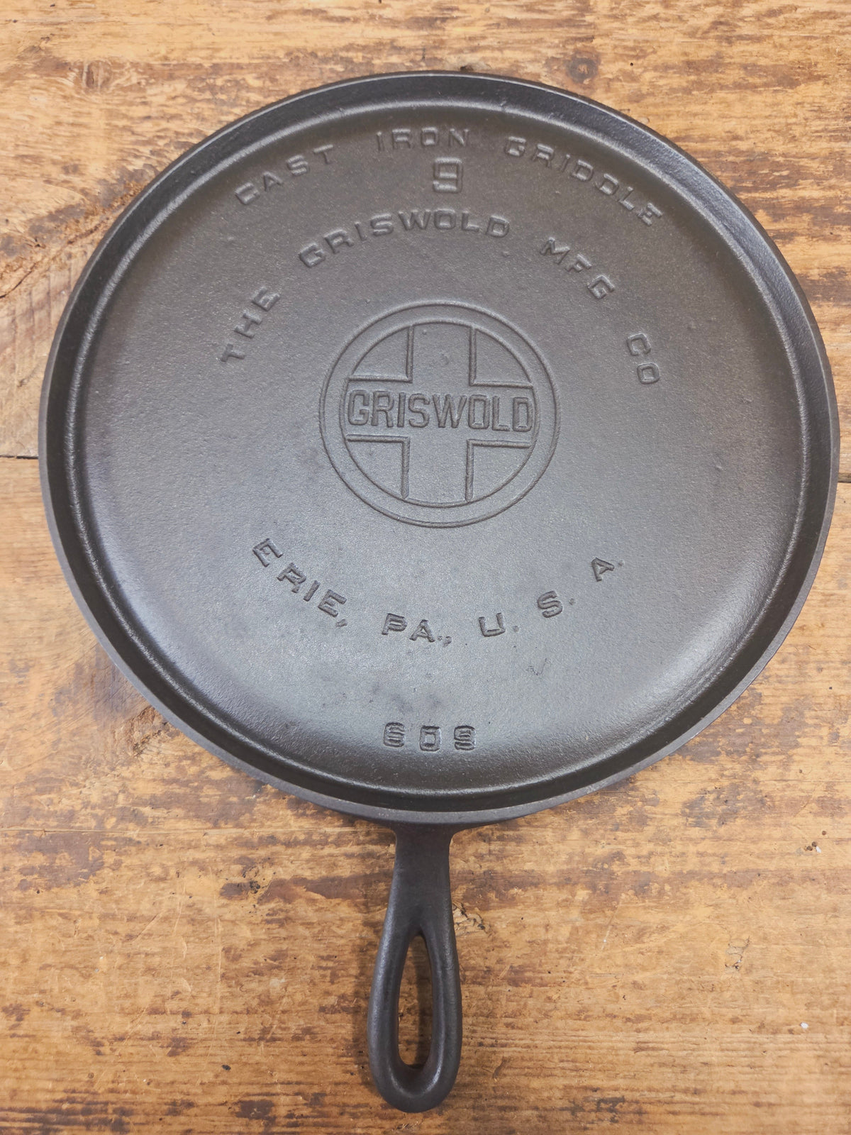 1930’s Griswold #9 Cast Iron Griddle Large Block logo ’Erie PA USA,’609’’. Awesome for pancakes and grilled cheese