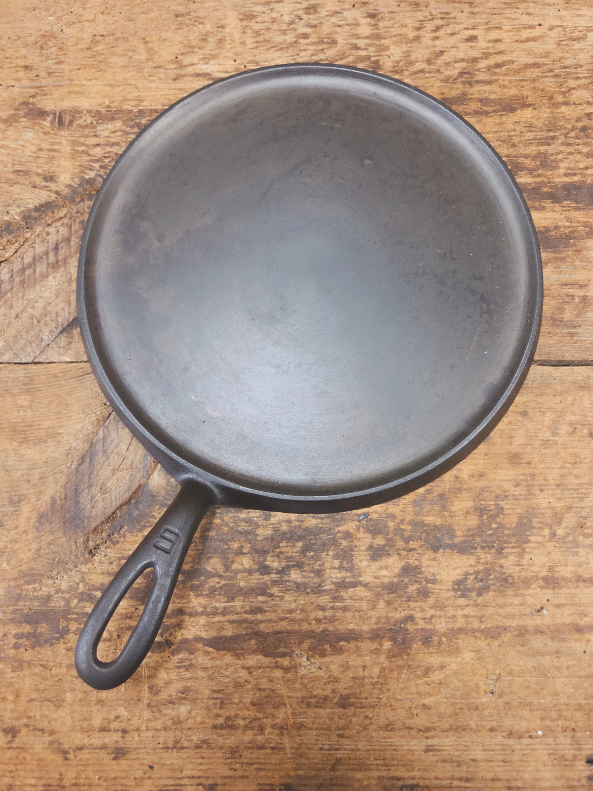 1930’s Griswold #9 Cast Iron Griddle Large Block logo ’Erie PA USA,’609’’. Awesome for pancakes and grilled cheese