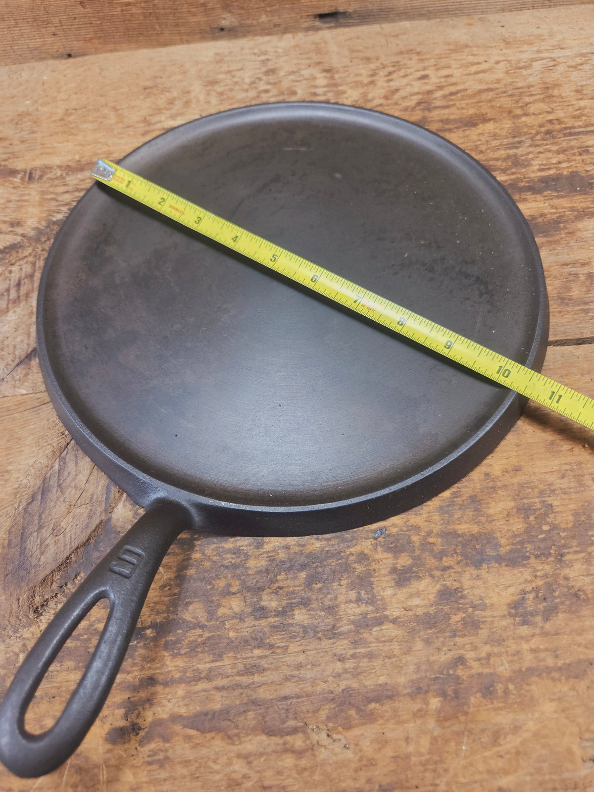 1930’s Griswold #9 Cast Iron Griddle Large Block logo ’Erie PA USA,’609’’. Awesome for pancakes and grilled cheese