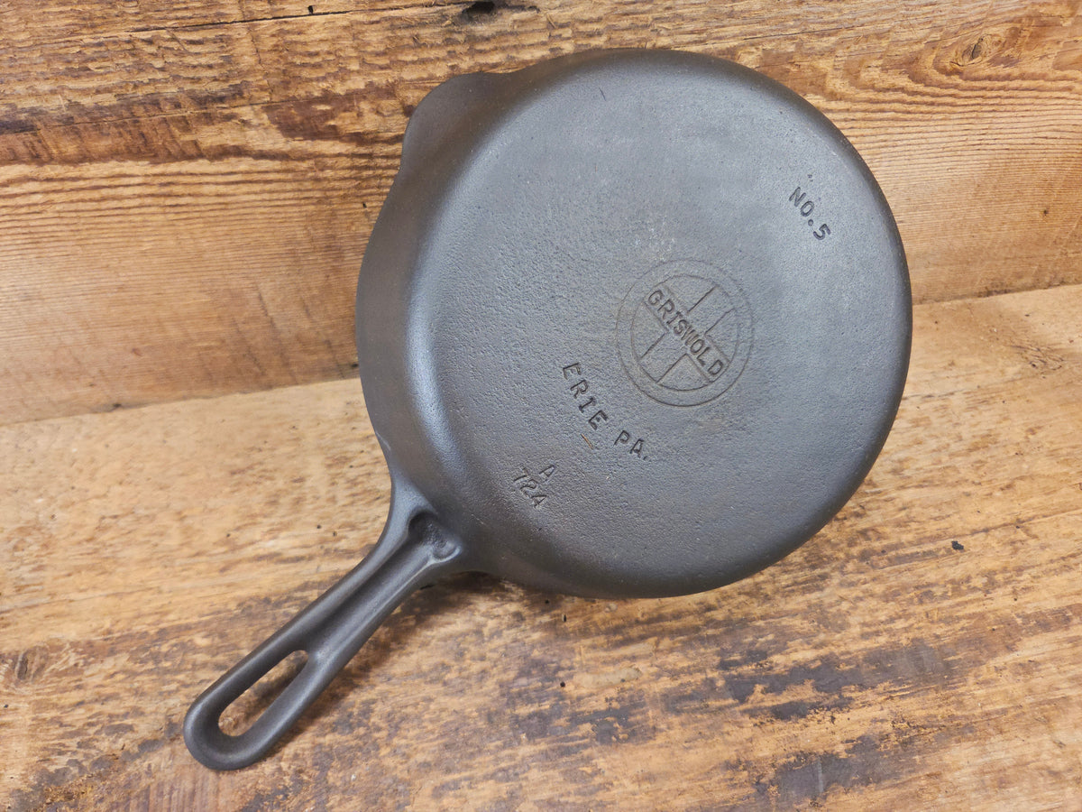 1930’s Griswold No. 5 Saute Skillet Small Logo Grooved Handle Smooth Bottom 724 - Skillet