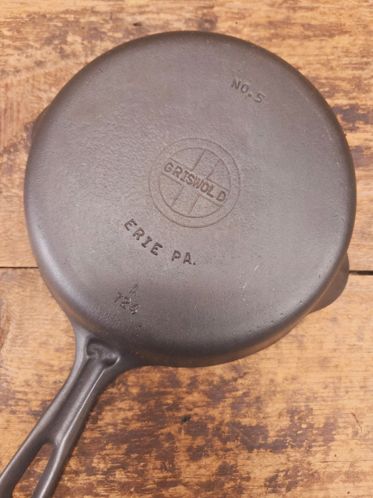 1930’s Griswold No. 5 Saute Skillet Small Logo Grooved Handle Smooth Bottom 724 - Skillet