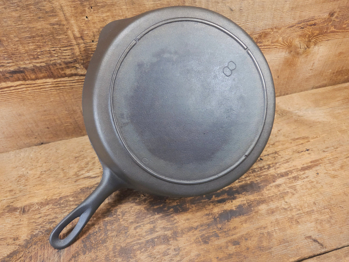 The Clara Bell Classic! 1940’s Era Three notch Lodge #8 cast iron skillet - Skillet