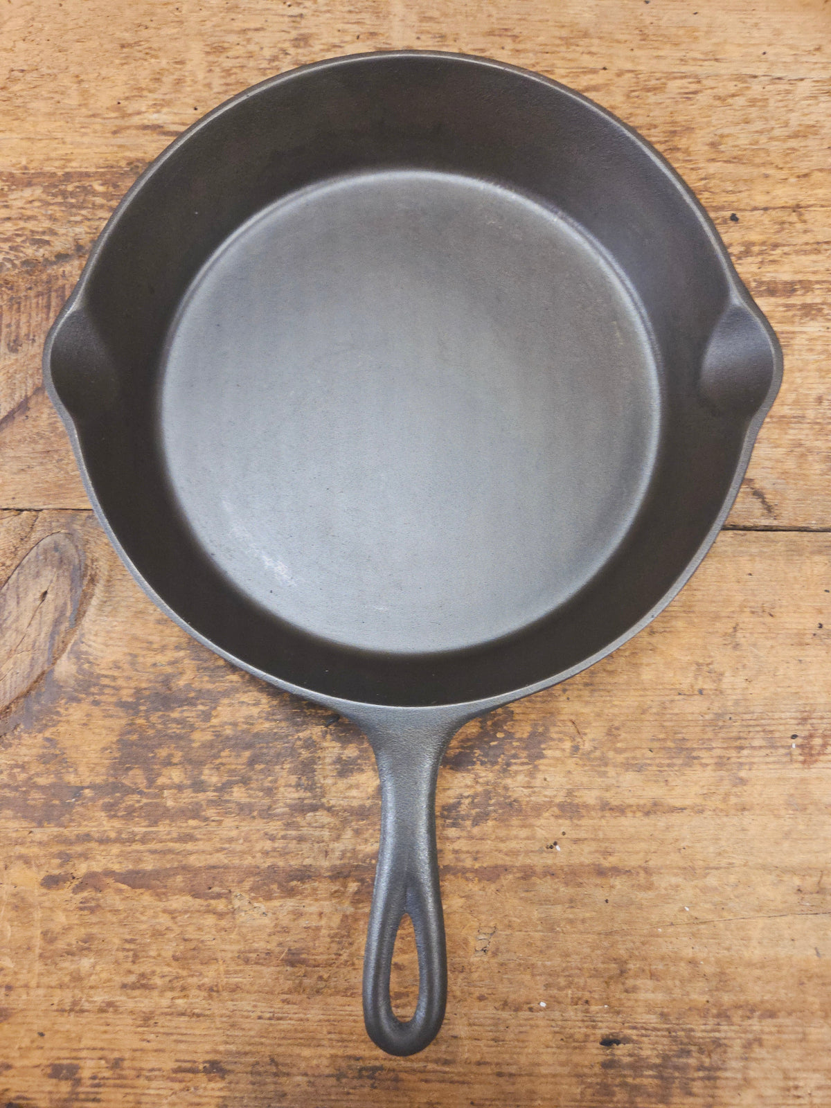 The Clara Bell Classic! 1940’s Era Three notch Lodge #8 cast iron skillet - Skillet