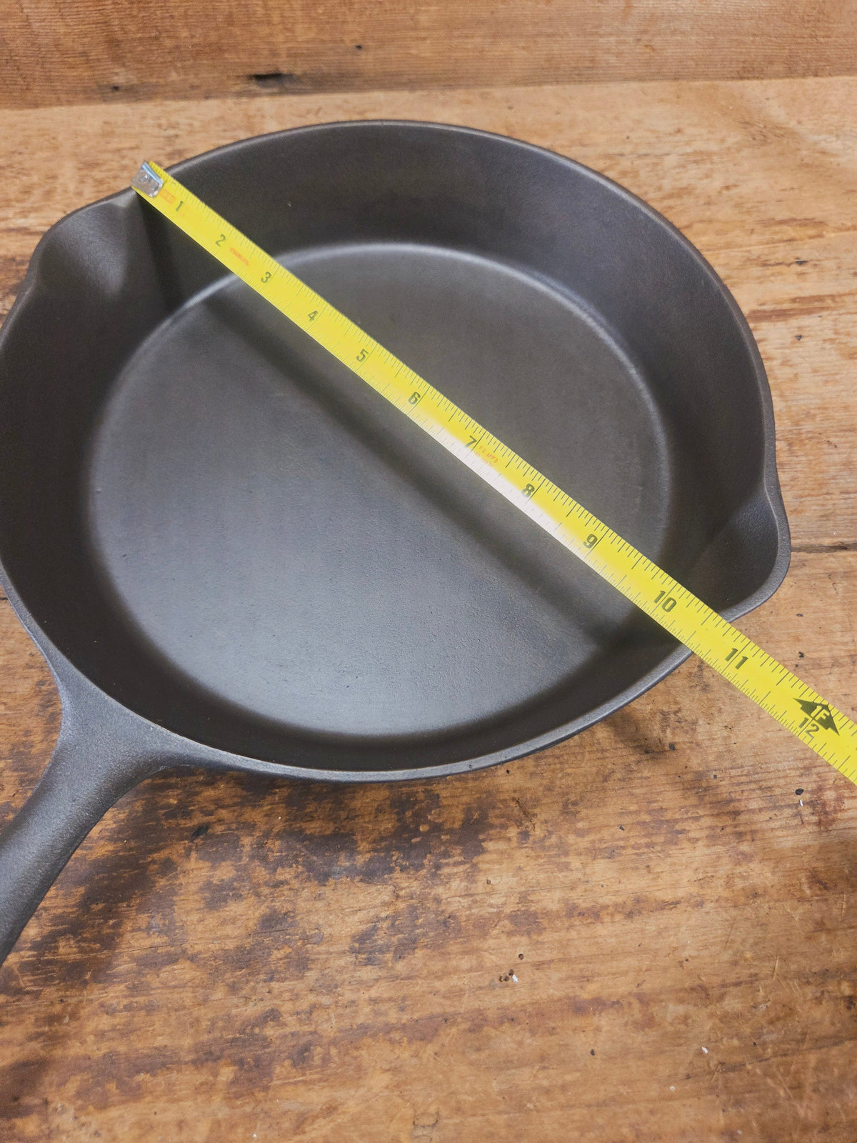 The Clara Bell Classic! 1940’s Era Three notch Lodge #8 cast iron skillet - Skillet