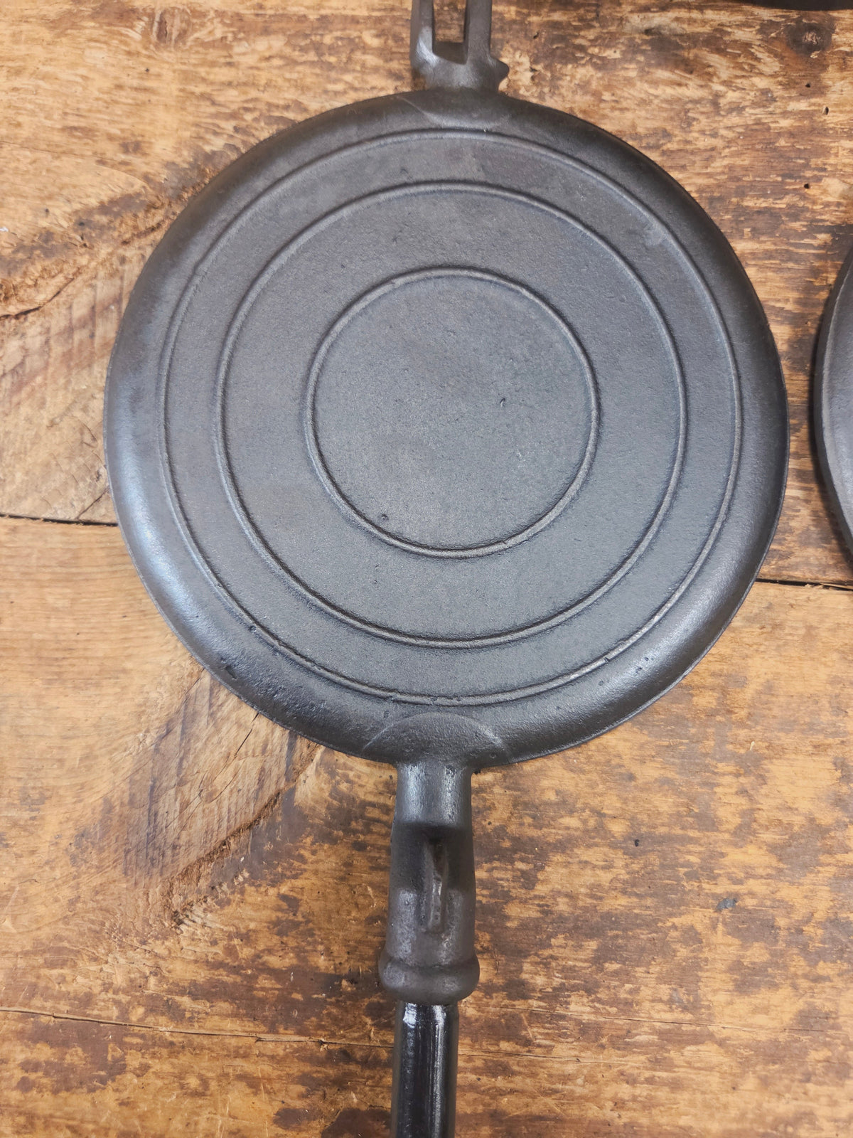 Rare 1890’s Schreiber & Conchar waffle iron that’s unusual! Not many of these 8-9’s around! - Waffle Iron