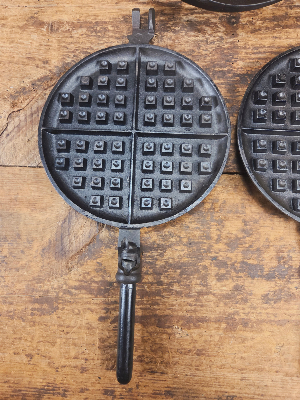 Rare 1890’s Schreiber & Conchar waffle iron that’s unusual! Not many of these 8-9’s around! - Waffle Iron