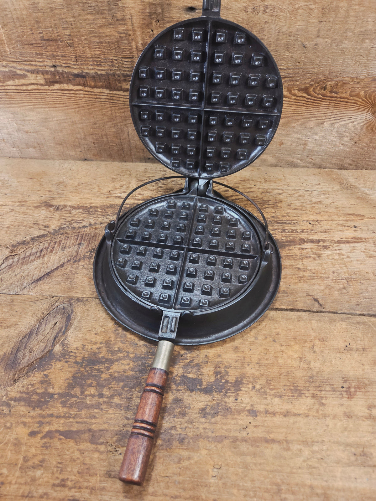 Whoa!! 1910’s Early Wagner Mfg Co. Sidney O #8 Waffle Iron with Short Base - Waffle Iron