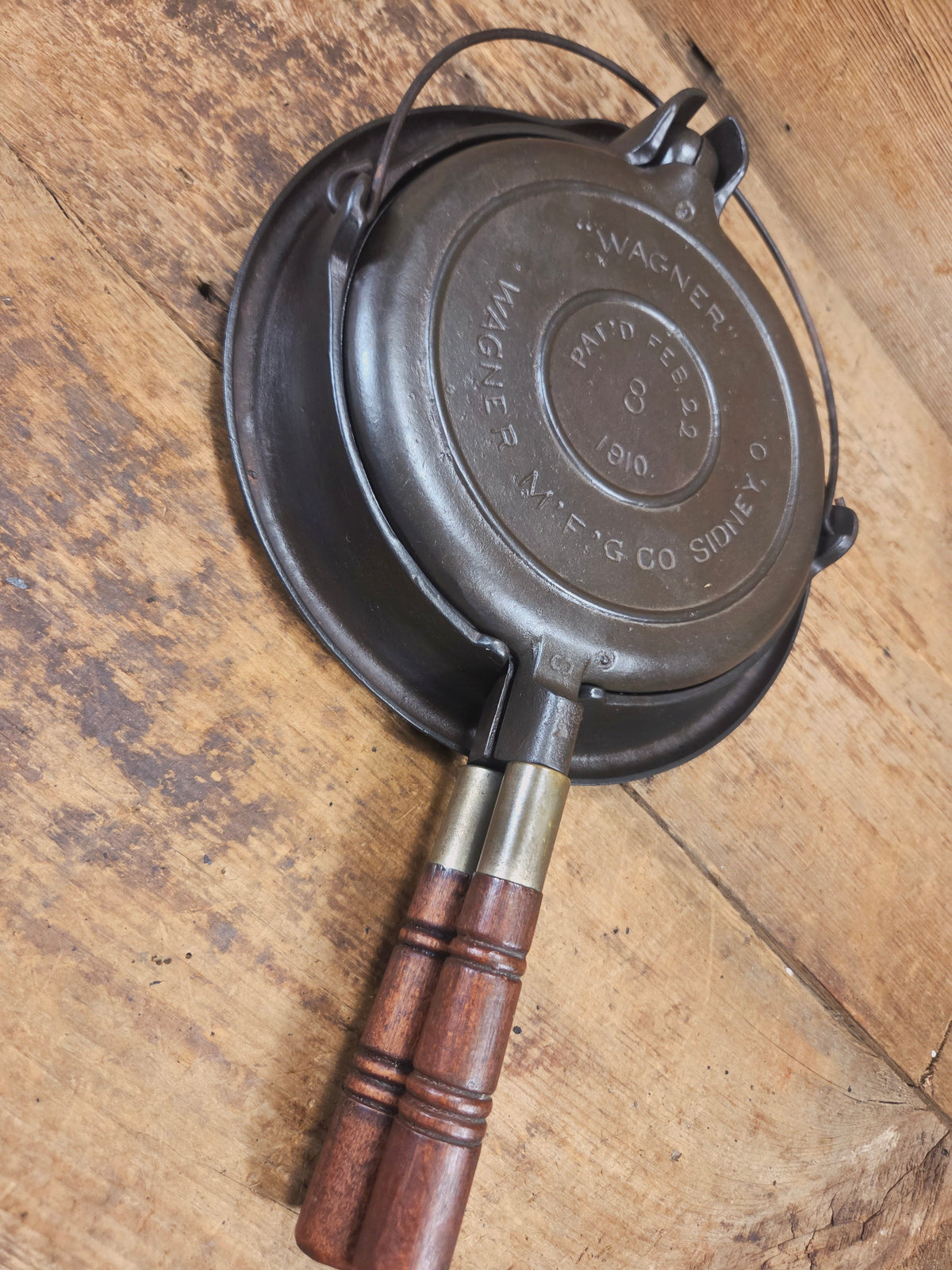 Whoa!! 1910’s Early Wagner Mfg Co. Sidney O #8 Waffle Iron with Short Base - Waffle Iron