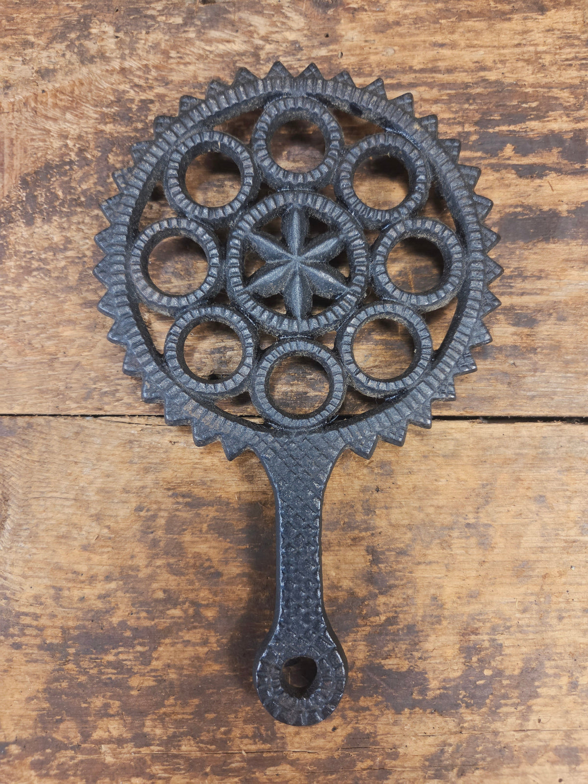 Griswold made ’Hex Gear’ large table trivet. #1727 perfect for your kitchen or dinner table! - Dutch Ovens Trivets &