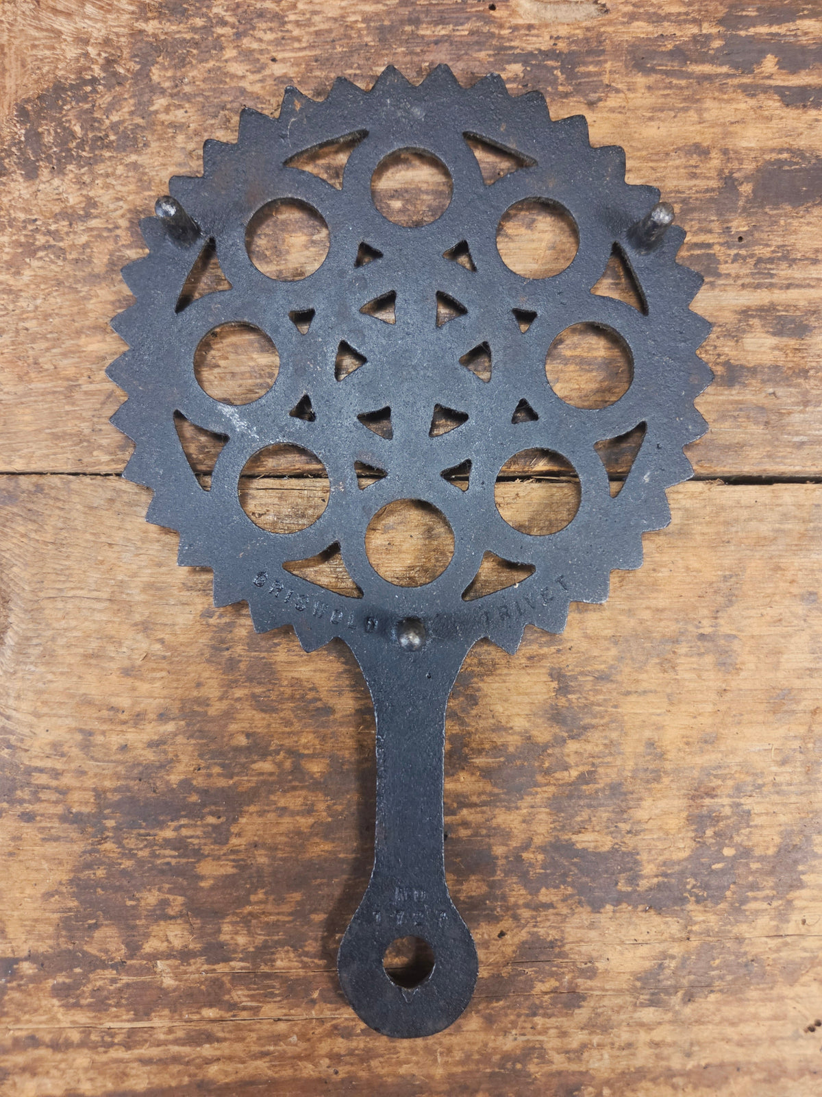 Griswold made ’Hex Gear’ large table trivet. #1727 perfect for your kitchen or dinner table! - Dutch Ovens Trivets &