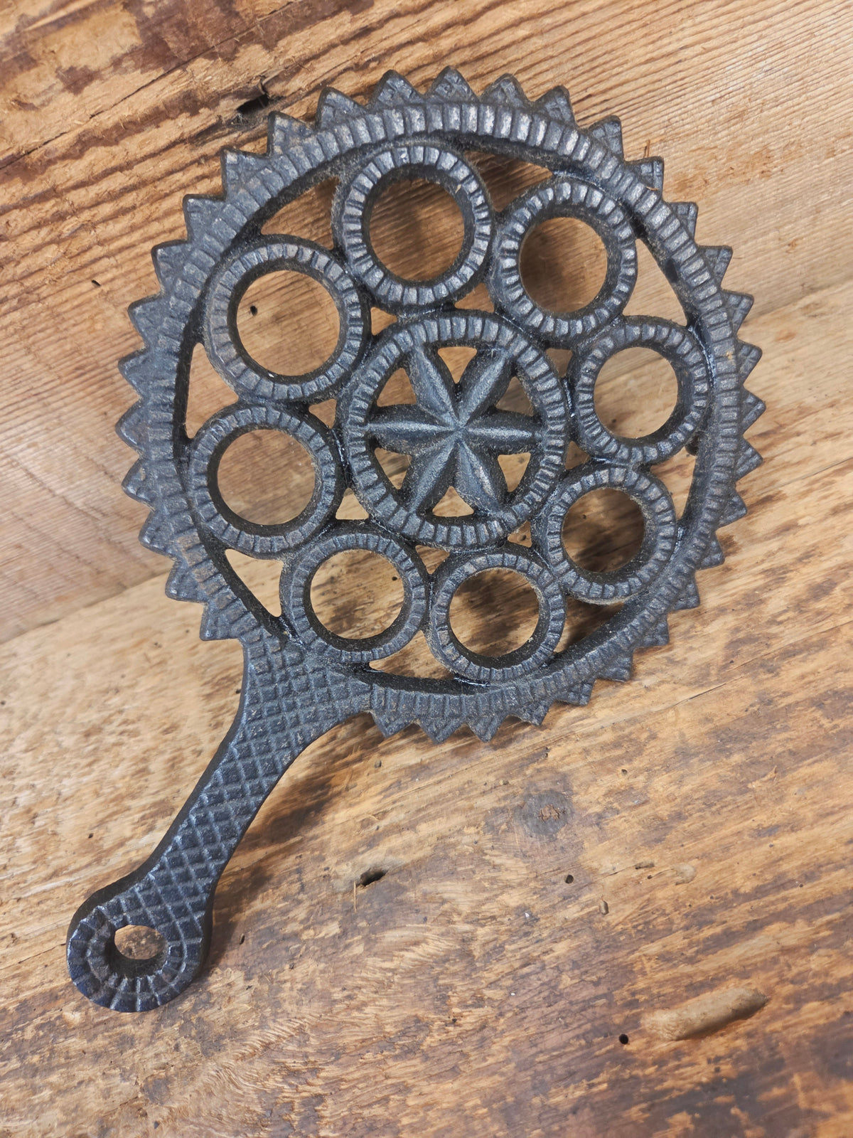 Griswold made ’Hex Gear’ large table trivet. #1727 perfect for your kitchen or dinner table! - Dutch Ovens Trivets &