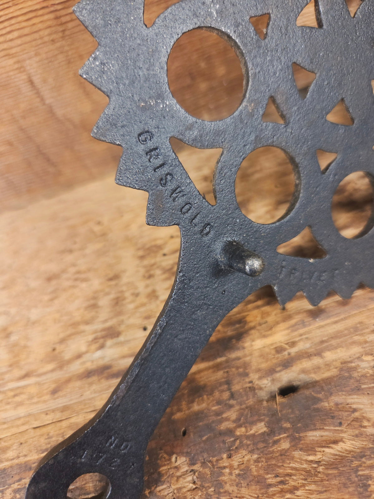 Griswold made ’Hex Gear’ large table trivet. #1727 perfect for your kitchen or dinner table! - Dutch Ovens Trivets &