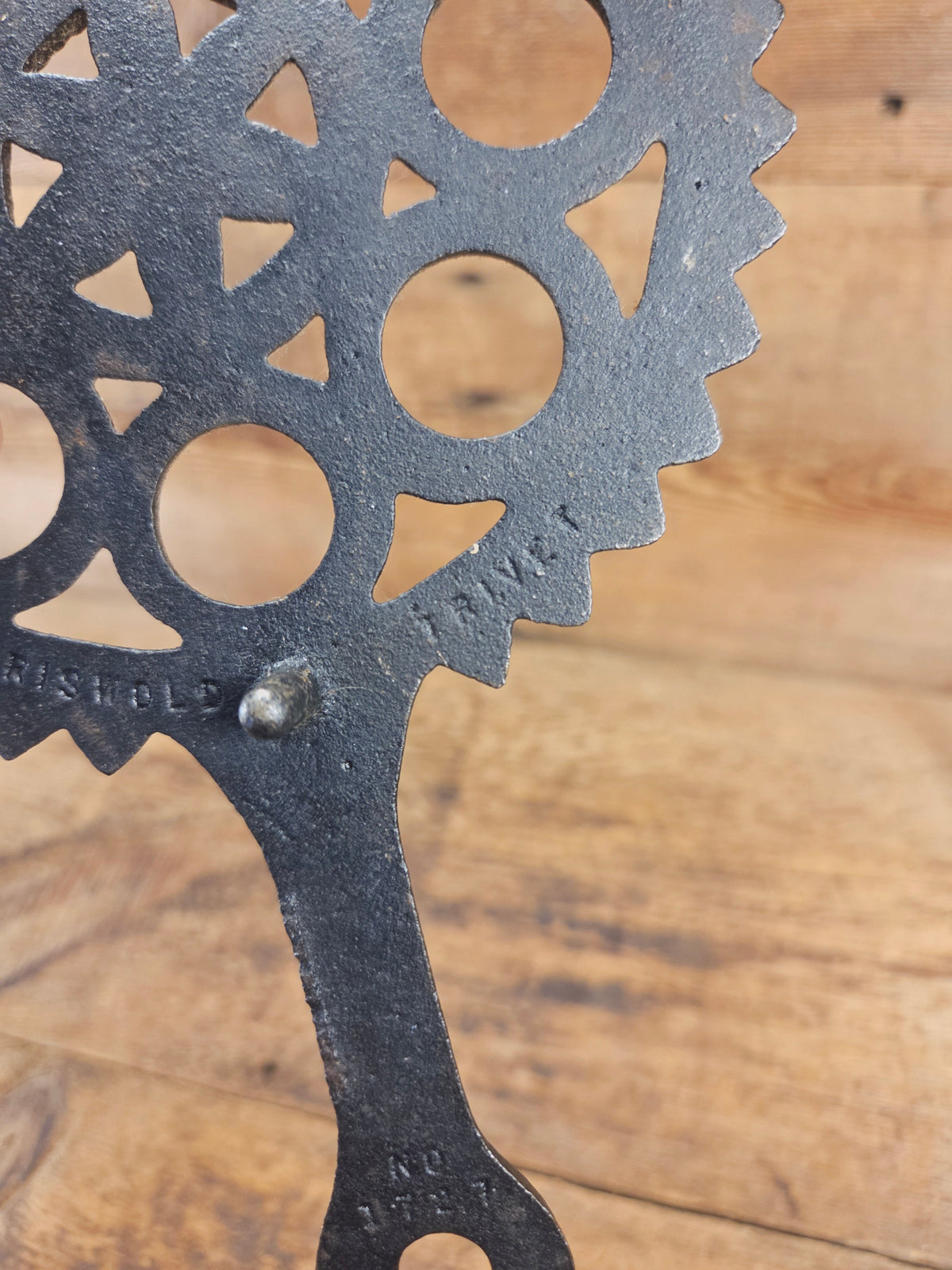 Griswold made ’Hex Gear’ large table trivet. #1727 perfect for your kitchen or dinner table! - Dutch Ovens Trivets &