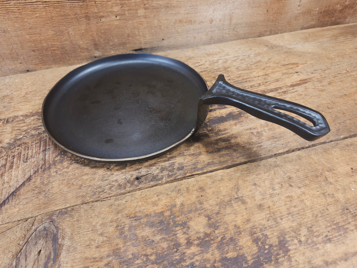 Show Stopper! Custom made Griswold 2028 Hammered Griddle! Made from a reclaimed hard to find Hammered Deep Skillet.