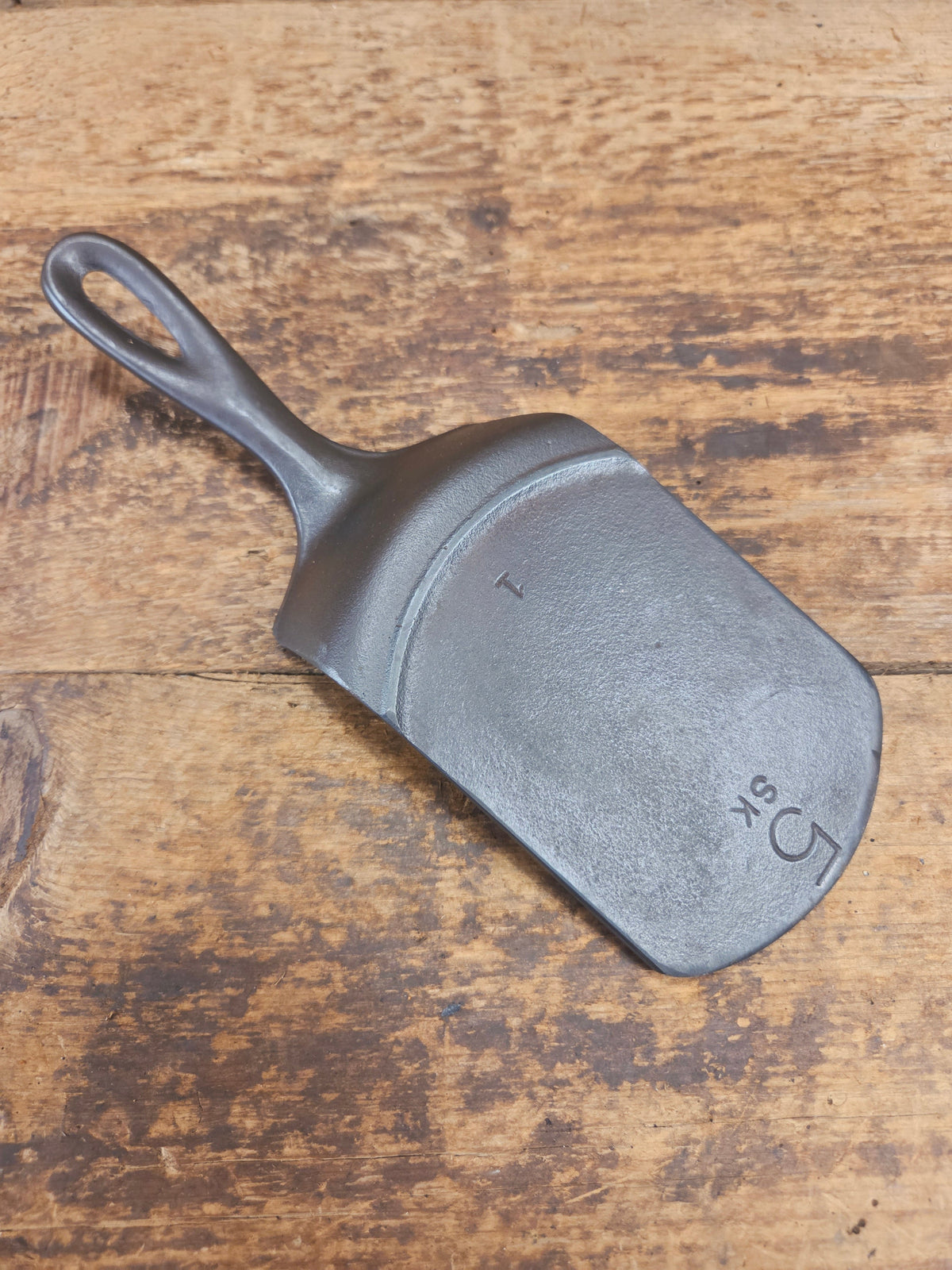 Custom made one of a kind vintage Lodge 5SK 1 repurposed spatula. Turned an ordinary cracked skillet into a grill