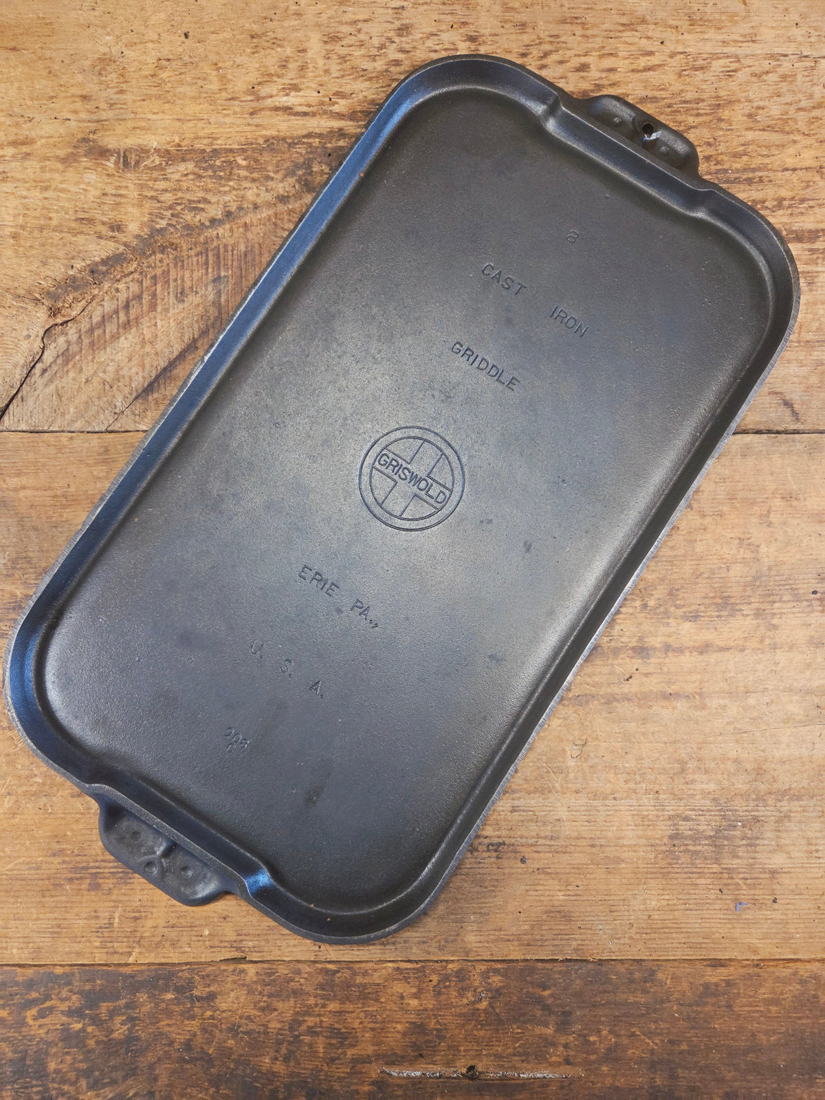 Mint condition looks brand new! Griswold #8 Long cast iron griddle. 908 C. Great pancake griddle! - Griddle