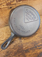 Wagner Sidney -O- #3 Skillet with ’Pie’ Logo and Smooth Bottom 1053 F - Skillet