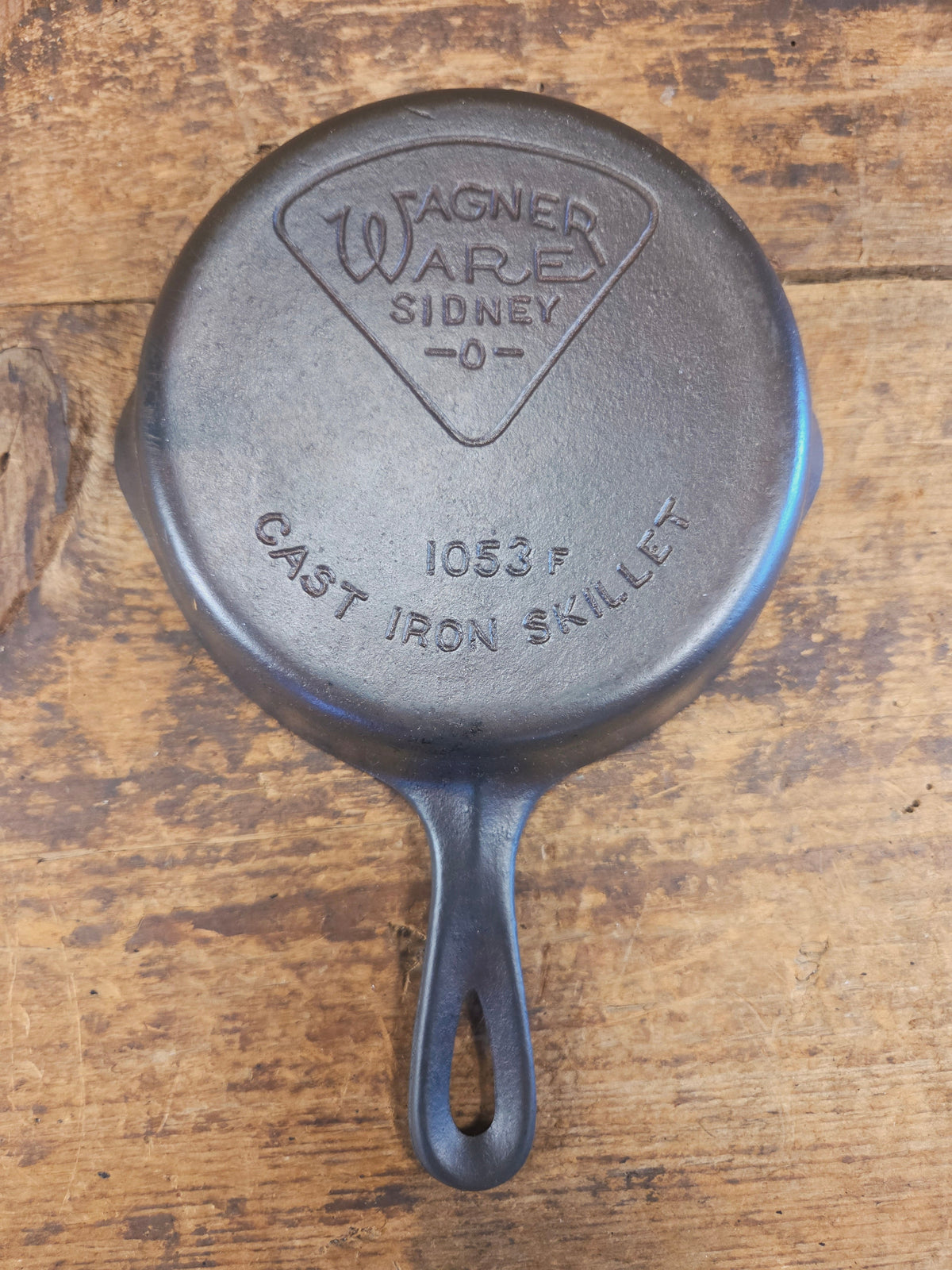Wagner Sidney -O- #3 Skillet with ’Pie’ Logo and Smooth Bottom 1053 F - Skillet
