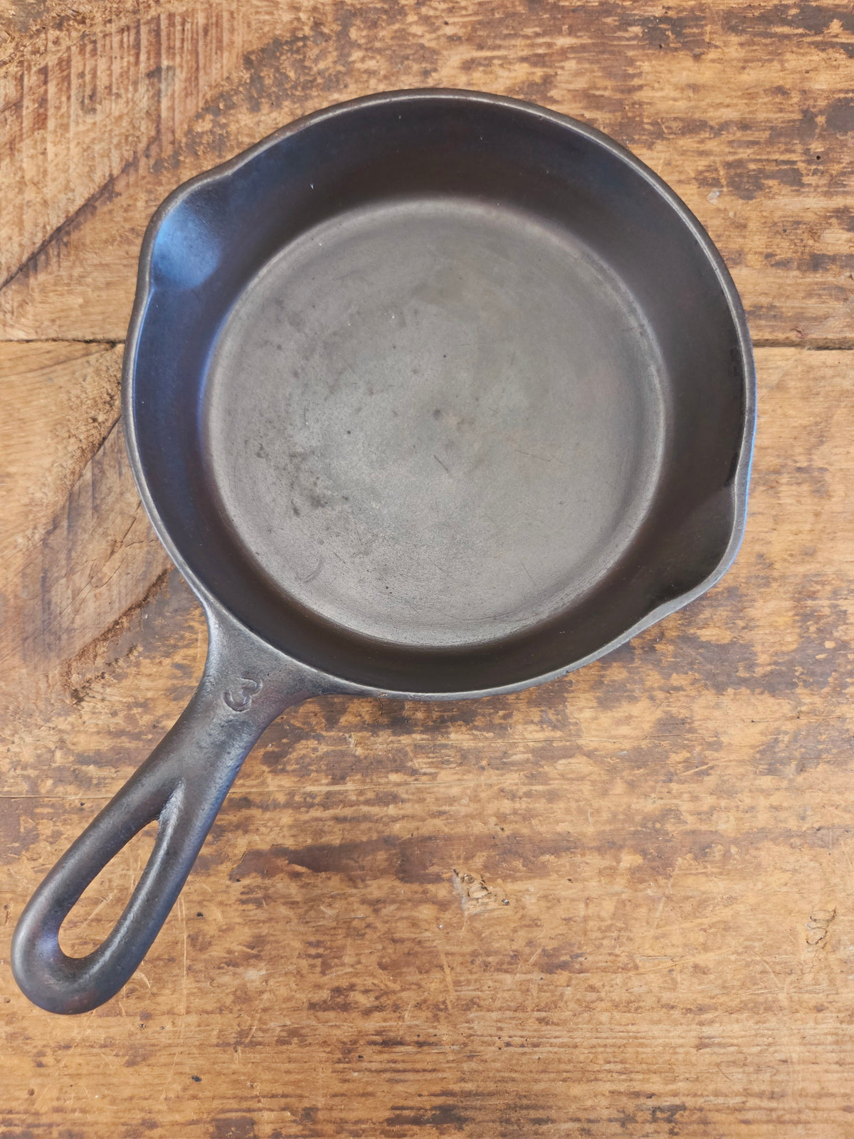 Wagner Sidney -O- #3 Skillet with ’Pie’ Logo and Smooth Bottom 1053 F - Skillet