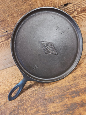 Collector Grade and rare 1890's Griswold's Erie #7 Cast Iron Diamond Logo Griddle