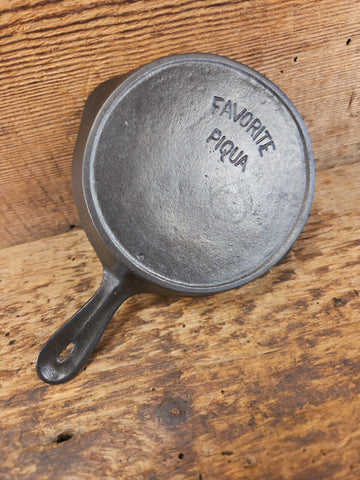 Eggs for one! Collectible Toy Favorite Piqua No. 0 Cast Iron Skillet