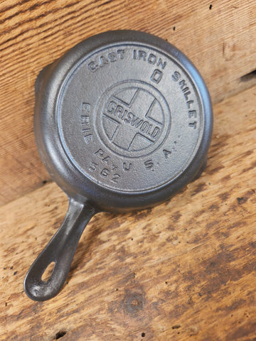 Collectible Toy Griswold No. 0 Cast Iron Skillet #562.  Great for Single Egg Sandwiches and for the junior chef!