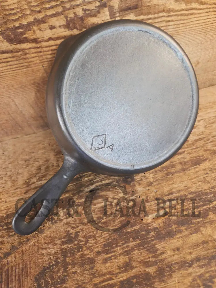 The Cast & Clara Bell #3 Egg Skillet Gift Box - Gift Box