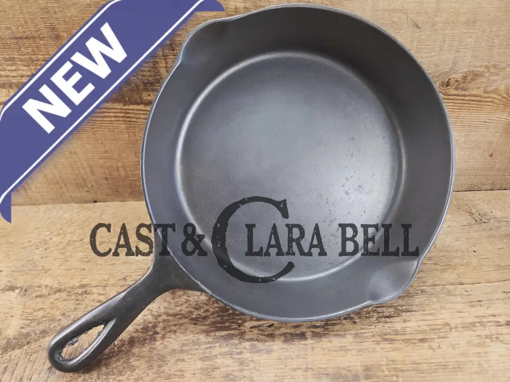 A beauty!! Early 1900’s Wapak straight logo #7. 8 Makers Mark. Cast Iron Skillet with Heat Ring Skillet