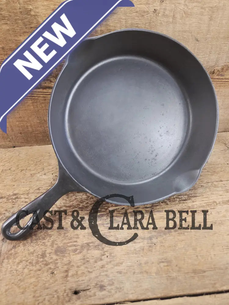 A beauty!! Early 1900’s Wapak straight logo #7. 8 Makers Mark. Cast Iron Skillet with Heat Ring Skillet