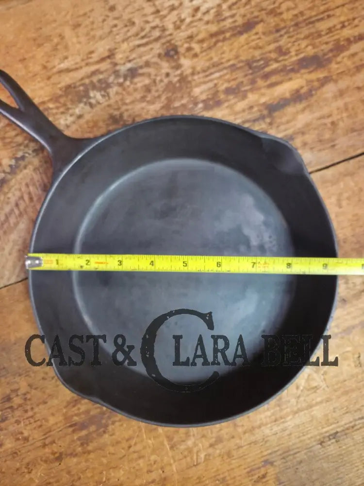 A beauty!! Early 1900’s Wapak straight logo #7. Cast Iron Skillet with Heat Ring Skillet