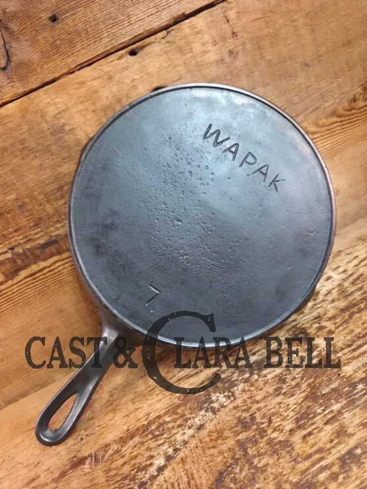 A beauty!! Early 1900’s Wapak straight logo #7. Cast Iron Skillet with Heat Ring Skillet