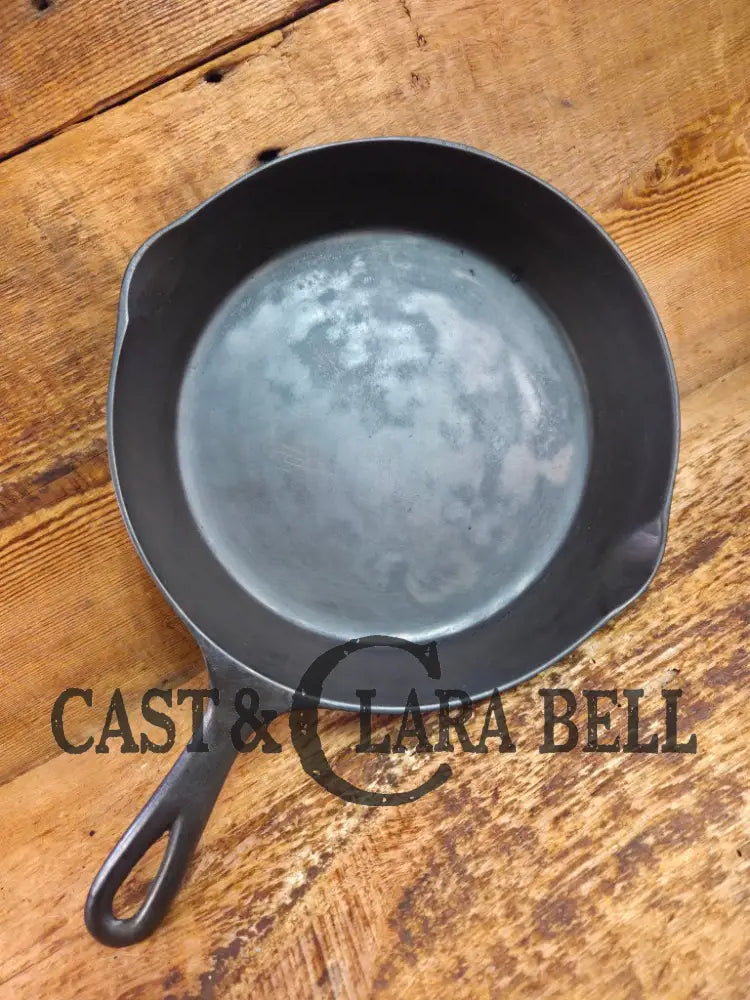 A beauty!! Early 1900’s Wapak straight logo #7. Cast Iron Skillet with Heat Ring Skillet