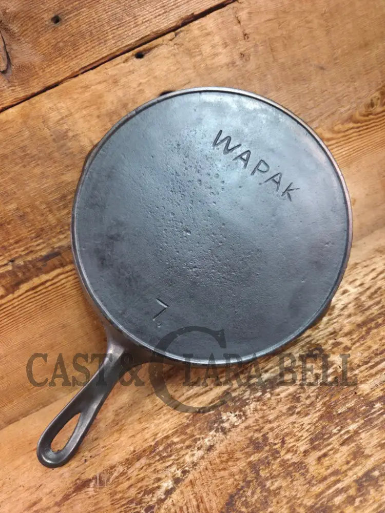 A beauty!! Early 1900’s Wapak straight logo #7. Cast Iron Skillet with Heat Ring Skillet