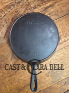 A beauty!! Early 1900’s Wapak straight logo #7. Cast Iron Skillet with Heat Ring Skillet