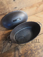 A bread maker’s dream. Very Hard to Find Wagner Stylized Logo Oval Roaster with Turtle Top sawtooth drip lid - Dutch