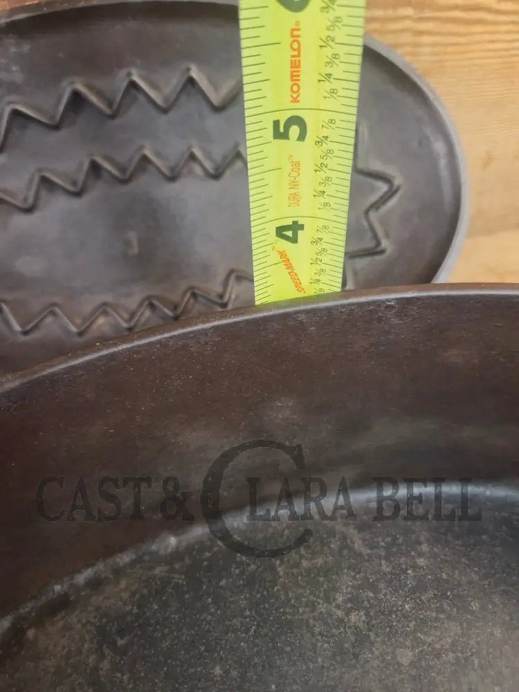 A bread maker’s dream. Very Hard to Find Wagner Stylized Logo Oval Roaster with Turtle Top sawtooth drip lid - Dutch
